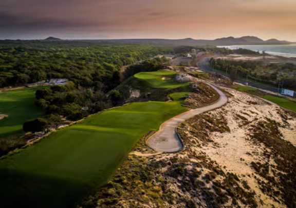 Image Bluffs Ho Tram Strip